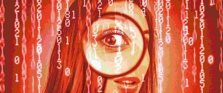 Eine Frau blickt durch eine Lupe